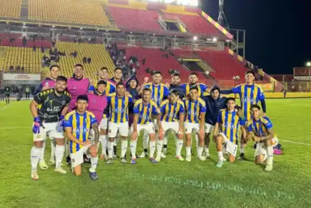 Mitre reaccionó en Resistencia, dio vuelta el partido y quedó como líder Mitre