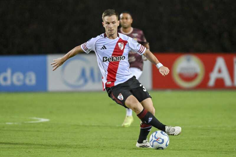 River ganó un partidazo en Venezuela y quedó a un paso de la clasificación 2 River derrotó 2-1 a Carabobo en Venezuela con un gol agónico de Maximiliano Salas y quedó a un paso de la clasificación en la Copa Sudamericana 2026. Hubo expulsados, polémicas y un final épico.