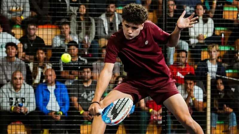 Santino Contreras hizo historia en España y se consagró campeón del FIP Bronze de Lanzarote 1 Santino Contreras se consagró campeón del FIP Bronze de Lanzarote en España. El misionero de 16 años logró su primer título en Europa y el segundo de su carrera profesional.