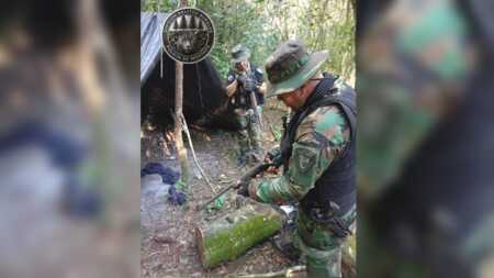 La Policía desmanteló un campamento de cazadores furtivos en plena selva de Montecarlo campamento cazadores furtivos