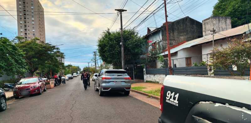 Posadas: manejaba en contramano, ebrio y dejó su vehículo en marcha