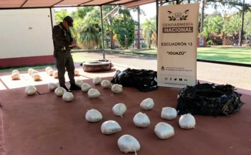 Iguazú: Gendarmería decomisó millonario cargamento de marihuana oculto en neumáticos para encomienda Iguazú gendarmería decomisa marihuana