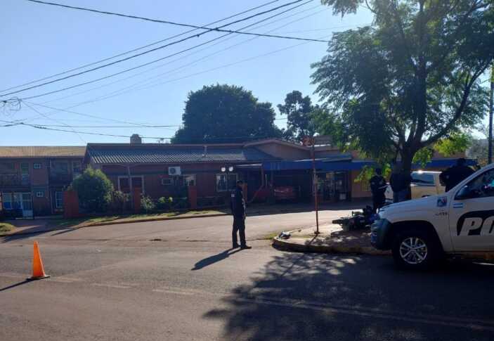 Grave choque entre una Amarok y una moto dejó un herido en Eldorado WhatsApp Image 2026 05 11 at 17.55.45 e1778533795891 - 1