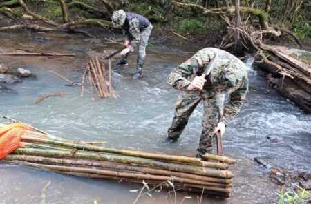 Policías rurales destruyeron trampas ilegales y liberaron el cauce de un arroyo en Santo Pipó Policías rurales destruyeron trampas ilegales
