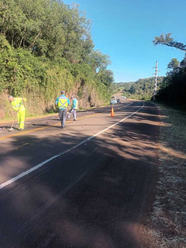 Choque y fuga en Capioví: un camión perdió parte de su cargamento de vinos 5 WhatsApp Image 2026 05 19 at 17.17.222222 - 4