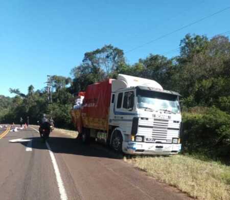 Choque y fuga en Capioví: un camión perdió parte de su cargamento de vinos WhatsApp Image 2026 05 19 at 17.17.223333 e1779223774224 - 4