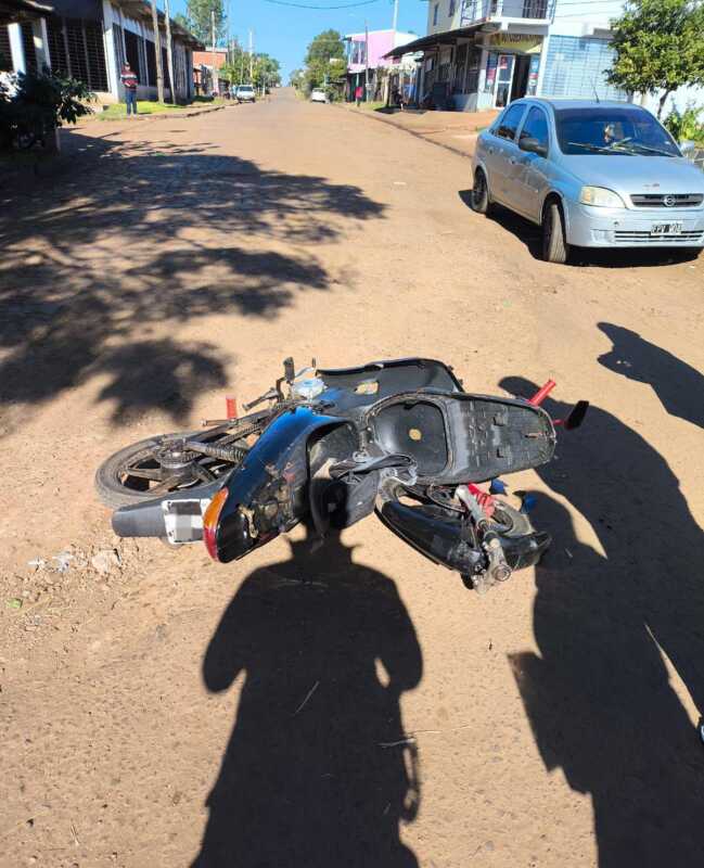 Motociclista cayó tras impactar contra un pozo en Garupá y terminó hospitalizado