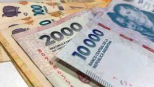 El Gobierno fijó nuevos aumentos para el salario mínimo y llegará a $437.000 en abril de 2027 Un informe del IARAF reveló que entre 2019 y 2026 la carga tributaria bajó hasta 7,78 puntos para los salarios más altos, mientras aumentó levemente para los ingresos más bajos.