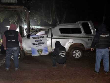 Investigan una banda dedicada al robo de camionetas en Misiones: recuperaron dos Toyota Hilux ocultas en zonas de monte Las camionetas Toyota Hilux fueron encontradas ocultas entre malezas durante un operativo realizado en Colonia Polana.