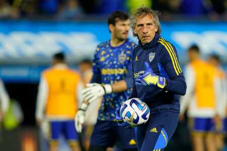 Dolor en Boca: murió Fernando Gayoso, histórico entrenador de arqueros del club Murió Fernando Gayoso, histórico entrenador de arqueros de Boca Juniors, tras una larga lucha contra la ELA. Tenía 55 años.