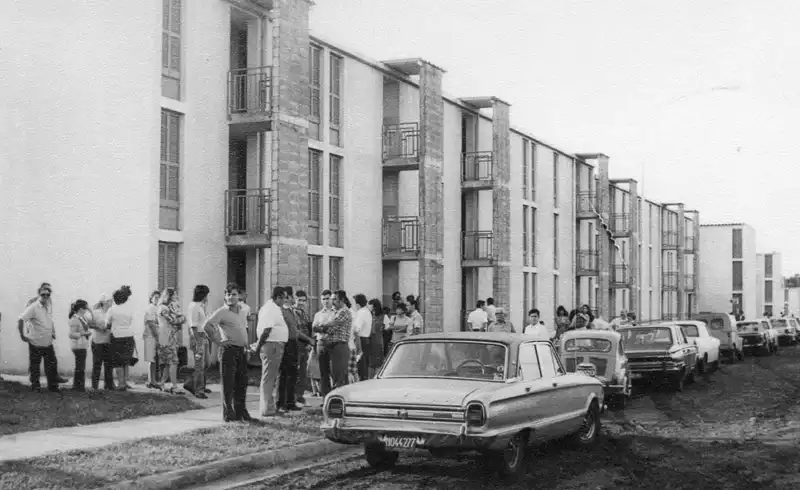 Villa Cabello: el barrio que nació de la solidaridad y transformó la historia urbana de Posadas 3 Desde sus inicios, Villa Cabello fue pensado como un espacio de vivienda, educación y desarrollo comunitario.