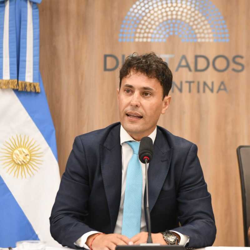 Crisis en el deporte argentino: “Hoy compiten los que tienen medios y no los que tienen méritos” 1 El presidente de la Comisión de Deportes de Diputados, Jorge Chica, alertó sobre la crisis del deporte argentino, la falta de financiamiento del ENARD, el abandono del alto rendimiento y el impacto en atletas olímpicos y paralímpicos.