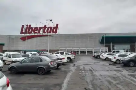 Hiper Libertad liquida mercadería en Posadas antes del desembarco de La Anónima hiper
