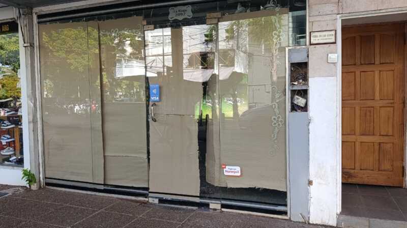 Comercio en crisis: cierres de empresas, caída del consumo y expectativa por nuevas firmas en Posadas 5 locales comercios cerrados posadas 2 - 4