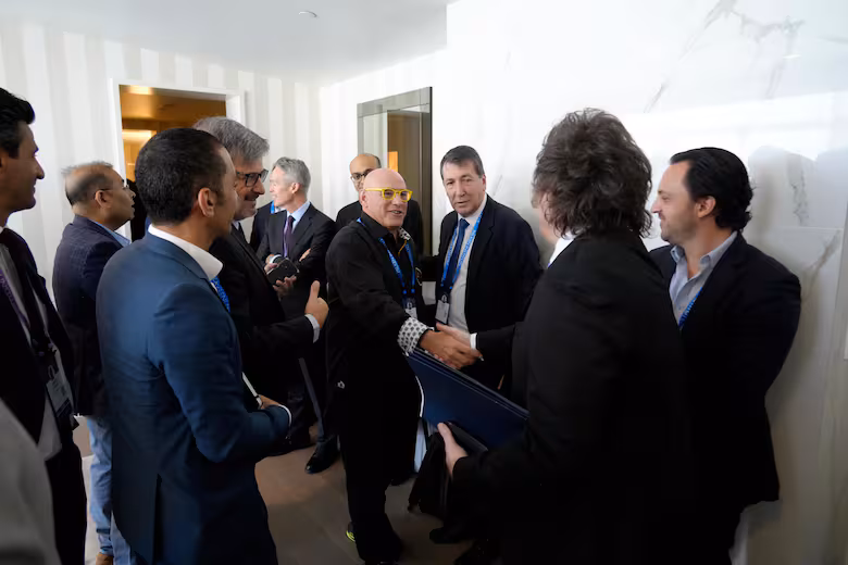 Javier Milei cerró su gira en Estados Unidos y aseguró que “el sueño americano está renaciendo” 2 El Presidente argentino participó de uno de los principales foros económicos internacionales y aseguró que “el sueño americano está renaciendo” en Argentina y Estados Unidos.