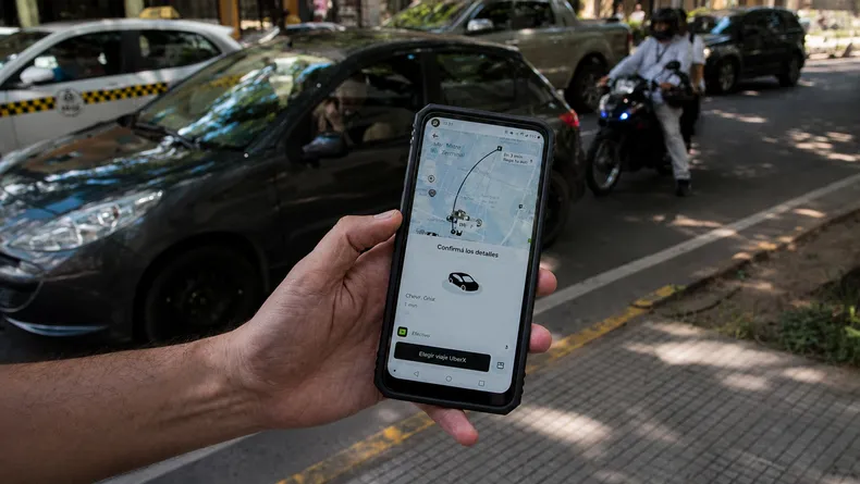 Pluriempleo en alza: cada vez más argentinos con dos empleos 2 El doble empleo se instala como respuesta a una realidad donde un solo salario ya no alcanza.