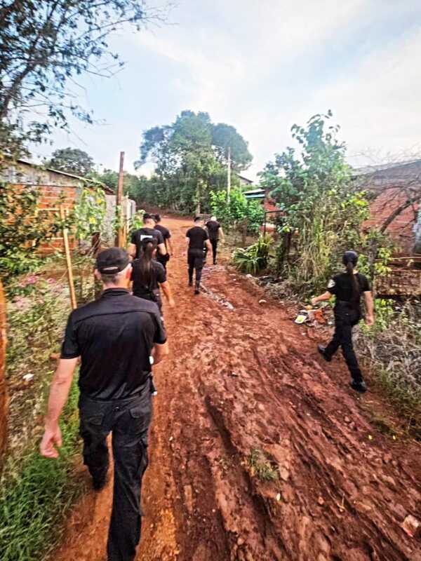 Amplio despliegue policial en Misiones: refuerzan controles y presencia preventiva en barrios, chacras y rutas 1 La Policía de Misiones intensificó operativos preventivos en toda la provincia con patrullajes, controles viales y monitoreo en tiempo real en los 79 municipios.