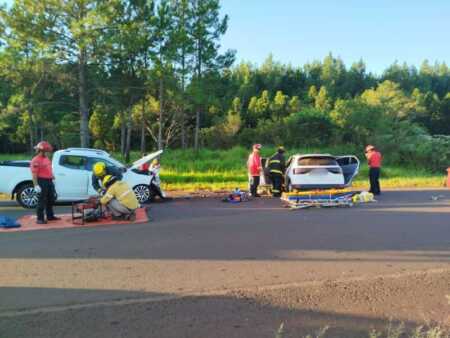 Choque entre camioneta y auto en Santa Ana: dos mujeres heridas y una quedó atrapada choque camioneta