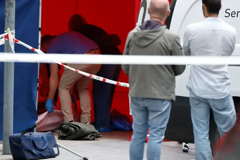 Barcelona: asesinan de un disparo en la cabeza a un hombre en pleno centro durante la visita del Papa 5 17811238432515 - 4