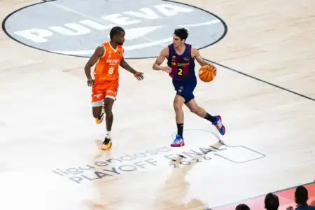 Juani Marcos dejó el Barcelona y continuará su carrera en otro club de España El base argentino Juani Marcos rescindió su contrato con el Barcelona y no continuará en el club español. El rosarino, con pasado en la cantera azulgrana, tendría como próximo destino al UCAM Murcia.