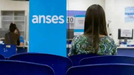 ANSES amplía el programa “ANSES va a tu trabajo” e incorpora a familiares de trabajadores Con la incorporación de familiares directos como beneficiarios, el programa amplía su alcance y refuerza la estrategia de acercar la seguridad social a más ciudadanos, simplificando gestiones y reduciendo tiempos de espera.