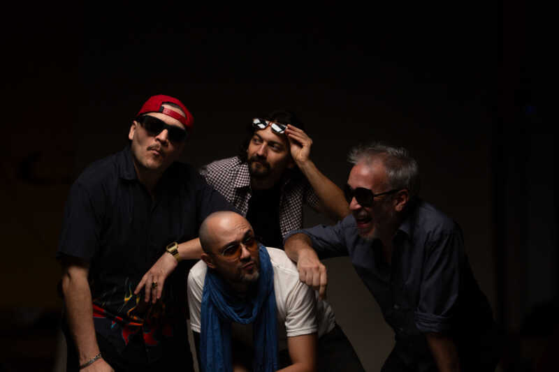 Acaramelo: un viaje musical entre el litoral, el rock y la canción de autor La banda misionera se presentará este sábado en Tanta Tinta con un repertorio que combina canciones propias, versiones reimaginadas y una fusión de rock con ritmos litoraleños.