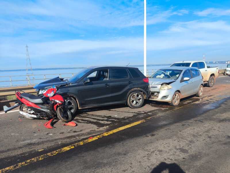 Choque en cadena en el Puente Internacional San Roque González: cuatro vehículos involucrados y sin heridos El siniestro vial ocurrió en el viaducto internacional que une Posadas con Encarnación y no dejó heridos.