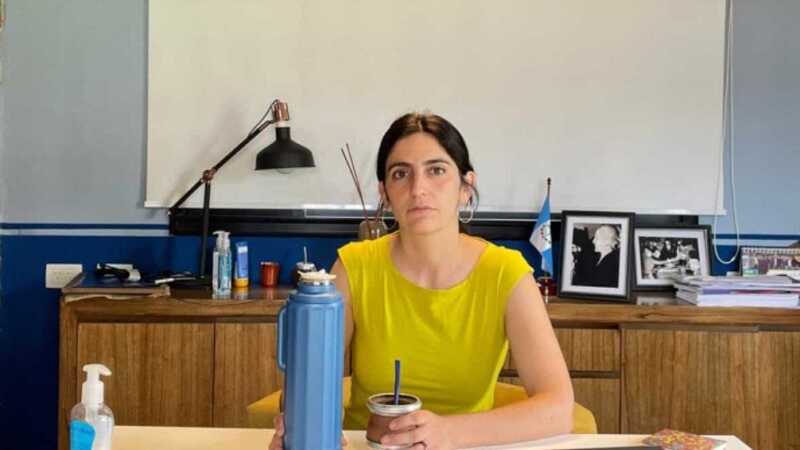 CONADU cuestionó a Milei tras el acuerdo salarial: “La pelea por la universidad pública continúa” 1 Clara Chevalier respaldó el acuerdo paritario alcanzado con el Gobierno, aunque advirtió que la recuperación salarial aún está lejos de compensar las pérdidas acumuladas.