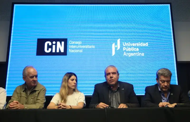 Financiamiento universitario: el Gobierno busca un acuerdo con los rectores para evitar un fallo millonario de la Corte Suprema 1 Ante el riesgo de una derrota en la Corte, el Gobierno acerca una propuesta a las universidades.