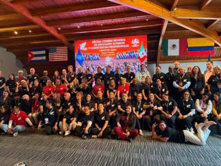 Misioneros fueron distinguidos en la X Cumbre Mundial de Educación Superior y Competencias Profesionales CEDYCOP 2026 Los profesionales misioneros Daniel José Szewaga y Silvia Andrea Zucco fueron distinguidos con el Doctorado Supremo Honoris Causa durante la X Cumbre Mundial CEDYCOP 2026 realizada en Bogotá.