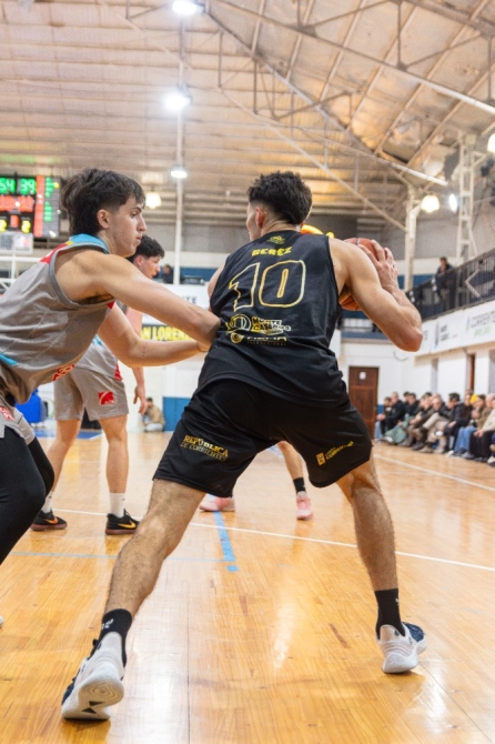 CAPRI elevó una protesta institucional ante la CAB por la participación de Gonzalo Gerez en el tercer juego de la serie ante San Lorenzo de Monte Caseros. El club misionero solicitó informes y pidió aclaraciones sobre el procedimiento disciplinario aplicado.
