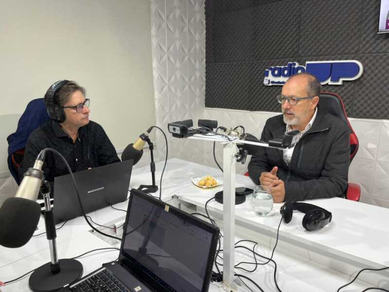 Entre algoritmos, fake news y redes sociales: los desafíos del periodismo en la era digital 6 Marcelo Almada 1 - 5