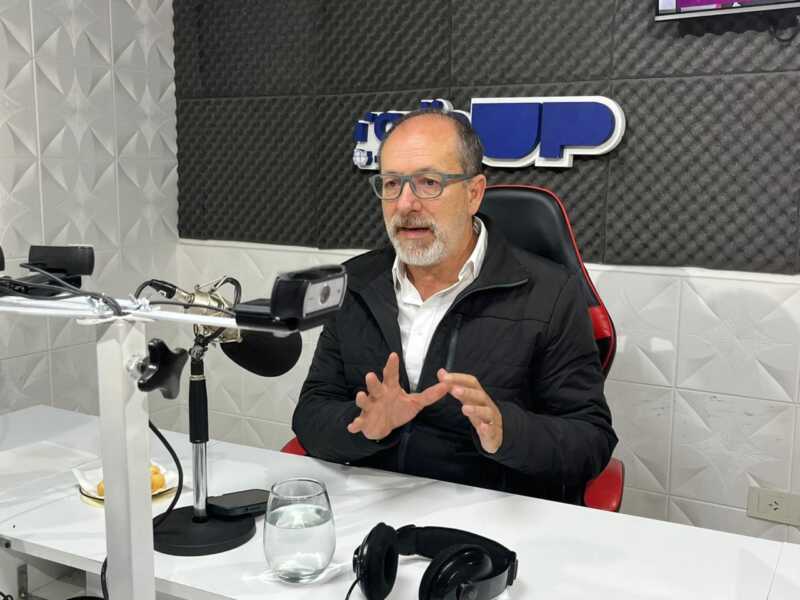 Entre algoritmos, fake news y redes sociales: los desafíos del periodismo en la era digital 4 Marcelo Almada 2 - 3