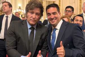 Javier Milei presentará oficialmente a Adrián Ravier como nuevo vocero presidencial Milei y Ravier - 1
