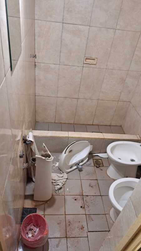 Fue a un motel y al quedarse sin pareja destrozó la habitación: terminó detenido 2 El episodio ocurrió durante la madrugada en el Motel París de Posadas y requirió la intervención de la Policía y de peritos científicos.