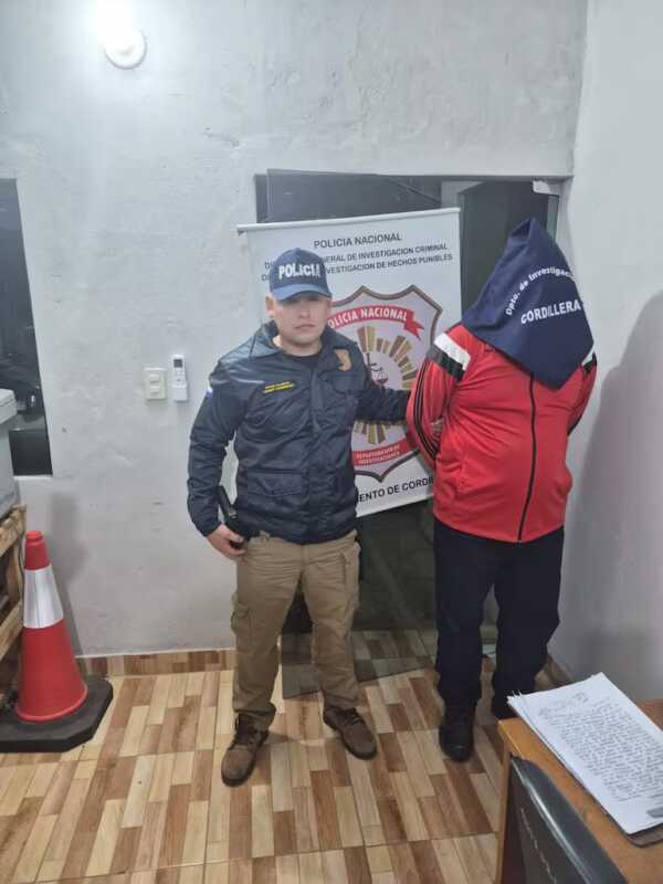 Megaasalto en Paraguay: detienen a dos sospechosos en Emboscada y avanzan las investigaciones 3 Dos hombres fueron detenidos en Emboscada por su presunta vinculación con los explosivos utilizados en el megaasalto a entidades financieras de Santa Rita, en Alto Paraná. La investigación continúa para identificar a toda la organización criminal.