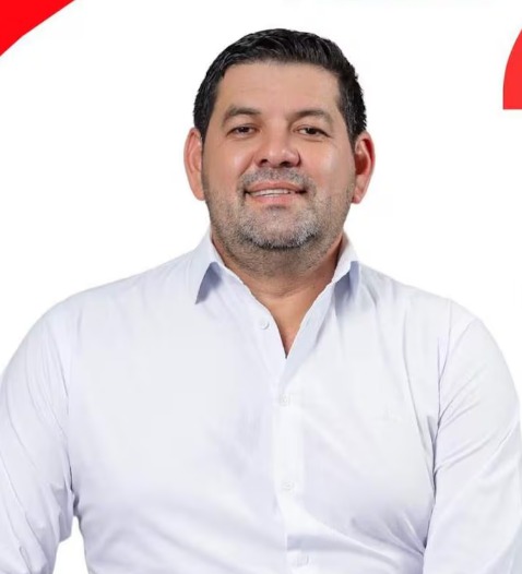 José Talavera, precandidato a la intendencia de Itakyry, denunció que fue emboscado a tiros mientras regresaba de una actividad política. Tanto él como su chofer resultaron ilesos y la Policía investiga el ataque ocurrido a pocos días de las internas partidarias en Paraguay.