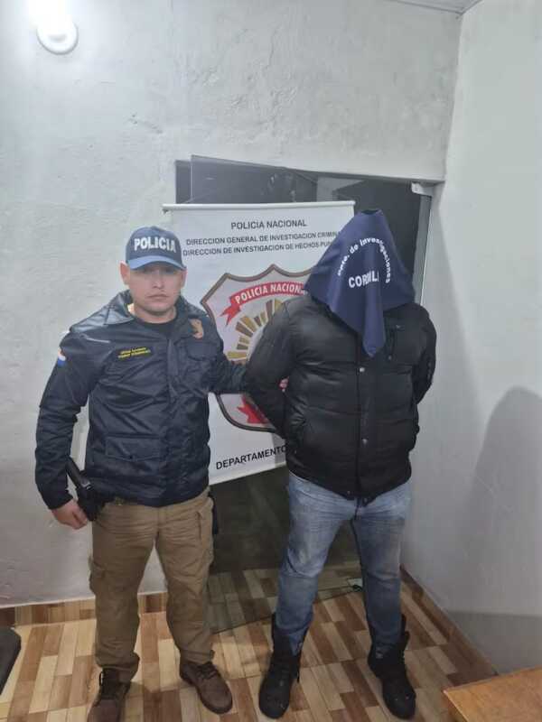 Megaasalto en Paraguay: detienen a dos sospechosos en Emboscada y avanzan las investigaciones 2 Dos hombres fueron detenidos en Emboscada por su presunta vinculación con los explosivos utilizados en el megaasalto a entidades financieras de Santa Rita, en Alto Paraná. La investigación continúa para identificar a toda la organización criminal.