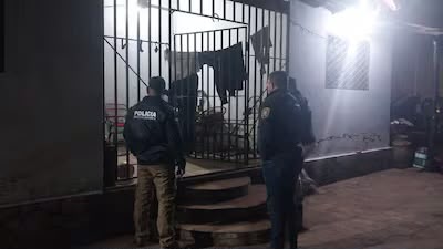 Megaasalto en Paraguay: detienen a dos sospechosos en Emboscada y avanzan las investigaciones 4 Dos hombres fueron detenidos en Emboscada por su presunta vinculación con los explosivos utilizados en el megaasalto a entidades financieras de Santa Rita, en Alto Paraná. La investigación continúa para identificar a toda la organización criminal.
