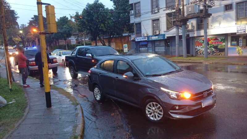 Choque entre una camioneta y un automóvil en Posadas: no se registraron heridos 1 Posadas