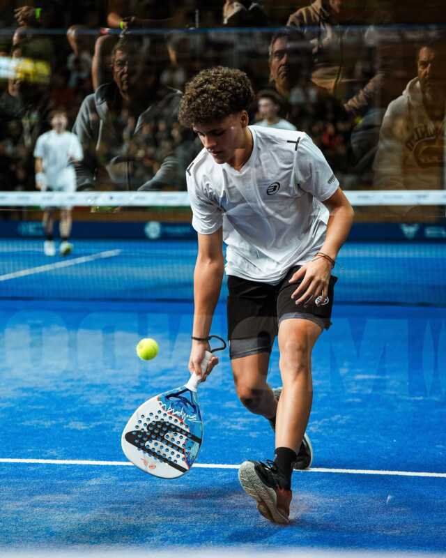 Santino Contreras: "Jugar un Premier Padel era un sueño que tenía desde chico" 9 Santino Contreras, la gran promesa del pádel argentino nacida en El Soberbio, habló sobre su presente en Europa, su histórico paso por el Buenos Aires Premier Padel, sus sacrificios para llegar a la élite y los objetivos que persigue en el circuito internacional.