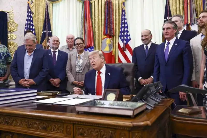 Trump anticipa acuerdo con Irán y la reapertura del estrecho de Ormuz este domingo 1 Trump