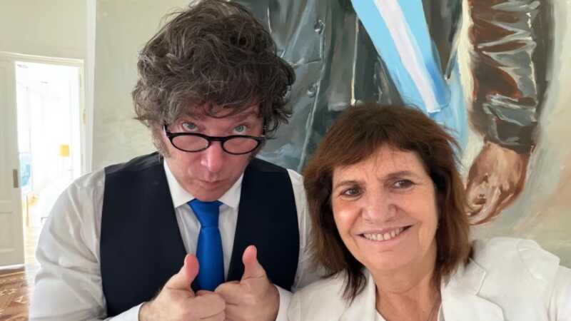 Bullrich puso a disposición su renuncia