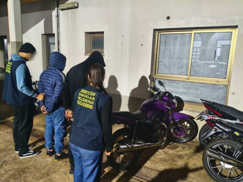 Detuvieron a dos dealers con cocaína y un arma en Posadas: uno es policía penitenciario 2 WhatsApp Image 2026 06 03 at 16.37.07 - 1