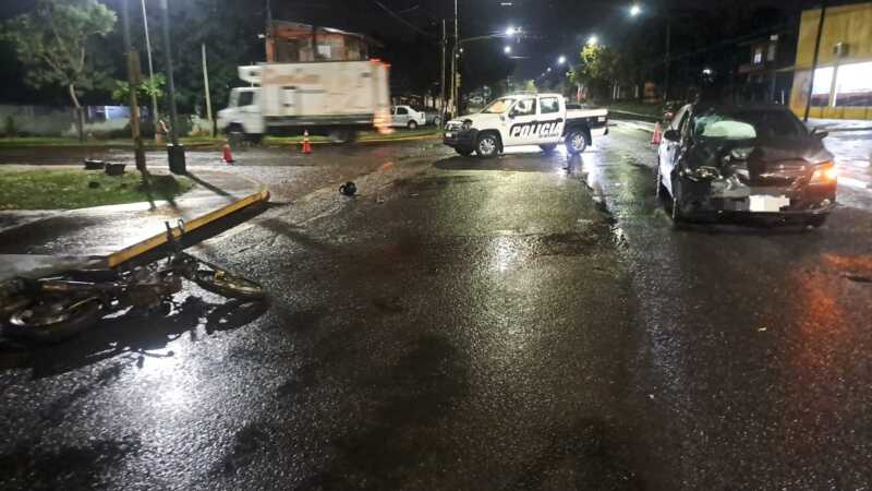 Un motociclista resultó herido tras un choque con un automóvil en Posadas motociclista herido tras choque en Posadas