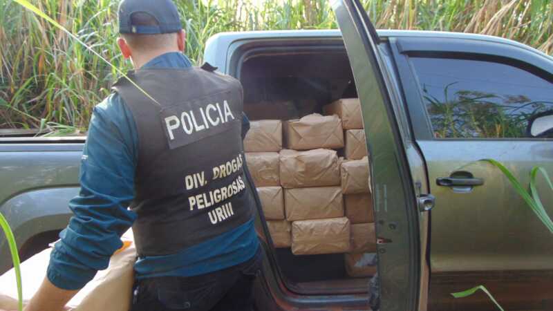 La Policía secuestró casi 900 kilos de marihuana y frustró una fuga narco en Eldorado policía secuestró marihuana en Eldorado