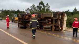 volcó camión sobre ruta 14