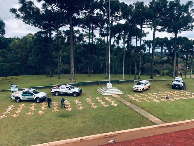 Más de 900 kilos de marihuana fueron abandonados tras una fuga en la frontera misionera 3 Casi una tonelada de marihuana cayó en la frontera tras una fallida maniobra de escape