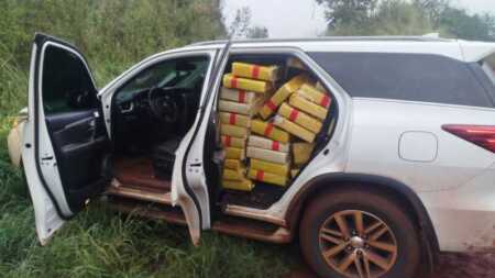 Más de 900 kilos de marihuana fueron abandonados tras una fuga en la frontera misionera WhatsApp Image 2026 06 12 at 19.23.09999 - 3