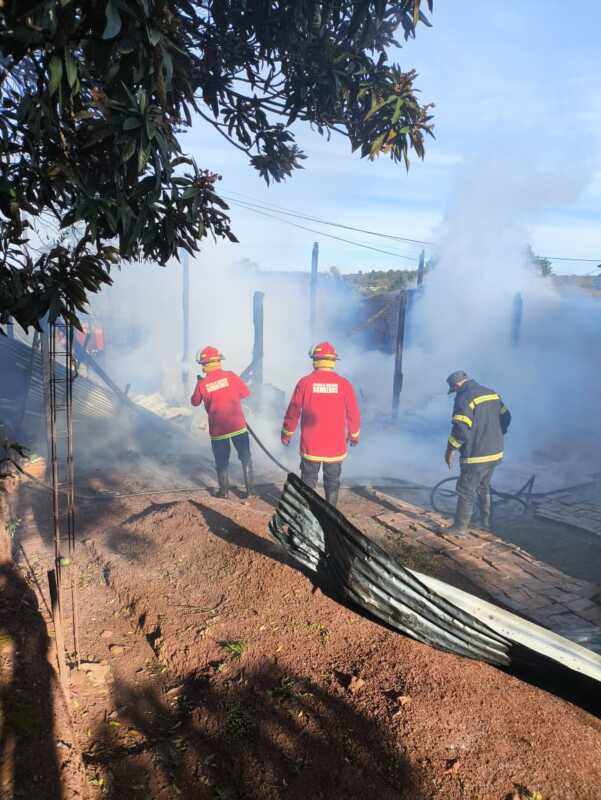 Incendio en Apóstoles: bomberos lograron controlar las llamas y no hubo heridos 4 WhatsApp Image 2026 06 15 at 17.12.37 - 3